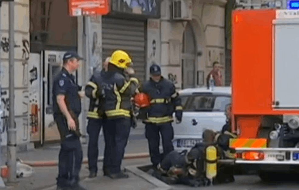 POŽAR U KOSOVSKOJ ULICI U CENTRU BEOGRADA: Goreo MAGACIN PRODAVNICE, oštećena i <span style='color:red;'><b>stambena ZGRADA</b></span>!